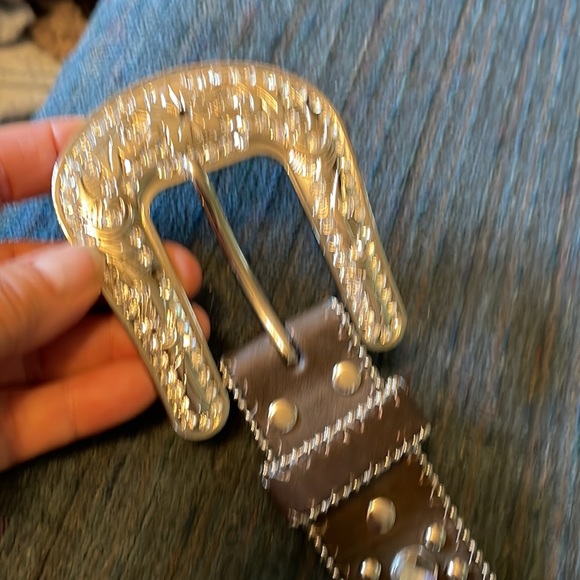Beautiful rhinestone western belt! So well made.Sparkles through your day! - Picture 3 of 9